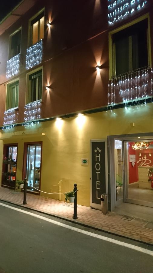 Hotel Raphael บอร์ดิเกรา ภายนอก รูปภาพ